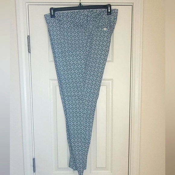 Navy, blue and white capris - Picture 3 of 3